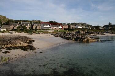 Well-Established, Popular 17-Bedroom Historic Island Hotel