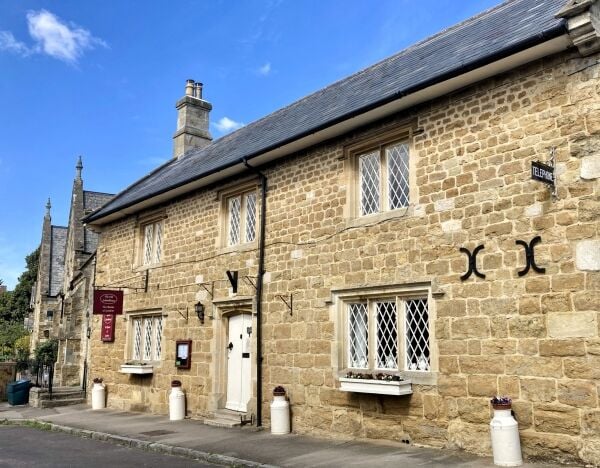 TEA ROOM & TEA GARDEN with ACCOMMODATION TEA ROOM & TEA GARDEN with ACCOMMODATION