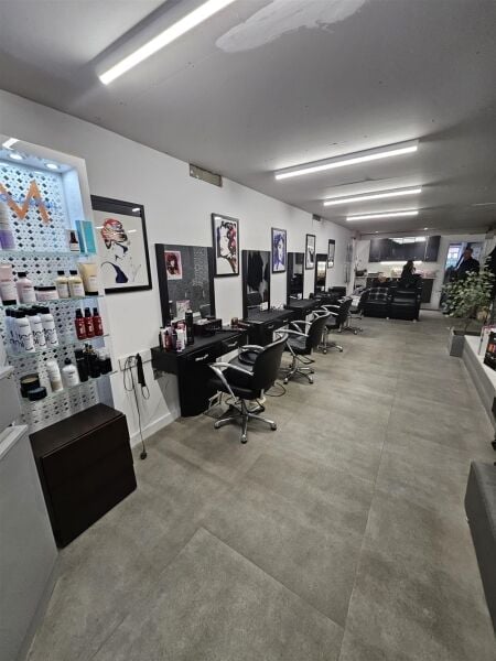 COMMERCIAL PROPERTY SUITABLE FOR A MULTITUDE OF USES