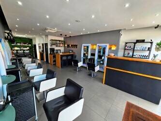 FREEHOLD HAIR & BEAUTY SALON + LARGE 3 BED FLAT – FOR SALE – SOUTH EAST LONDON
