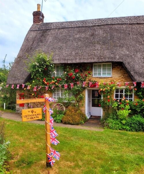 QUAINT TEAROOM QUAINT TEAROOM