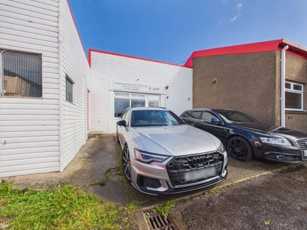 Bright, modern office space in prime Elgin location Bright, modern office space in prime Elgin location