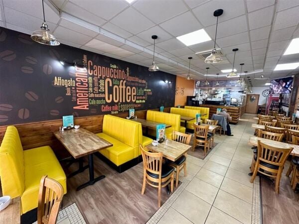 LEASEHOLD LIC. DAYTIME CAFE/RESTAURANT
WITH SELF CONTAINED 4 BED FLAT ABOVE LEASEHOLD LIC. DAYTIME CAFE/RESTAURANT
WITH SELF CONTAINED 4 BED FLAT ABOVE