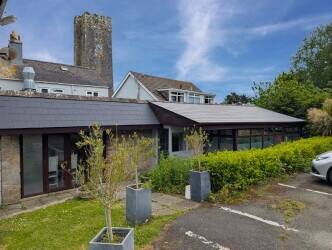 PEMBROKESHIRE - NEWLY RENOVATED 58 SEATER BAR & BISTRO FORMING PART OF HOTEL IN TOURIST DESTINATION PEMBROKESHIRE - NEWLY RENOVATED 58 SEATER BAR & BISTRO FORMING PART OF HOTEL IN TOURIST DESTINATION