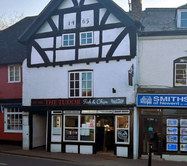 FREEHOLD FISH & CHIP TAKEAWAY with ACCOMMODATION FREEHOLD FISH & CHIP TAKEAWAY with ACCOMMODATION