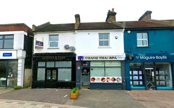 FREEHOLD COMMERCIAL INVESTMENT
2 ADJACENT RETAIL SHOP UNITS WITH UPPERS FREEHOLD COMMERCIAL INVESTMENT
2 ADJACENT RETAIL SHOP UNITS WITH UPPERS