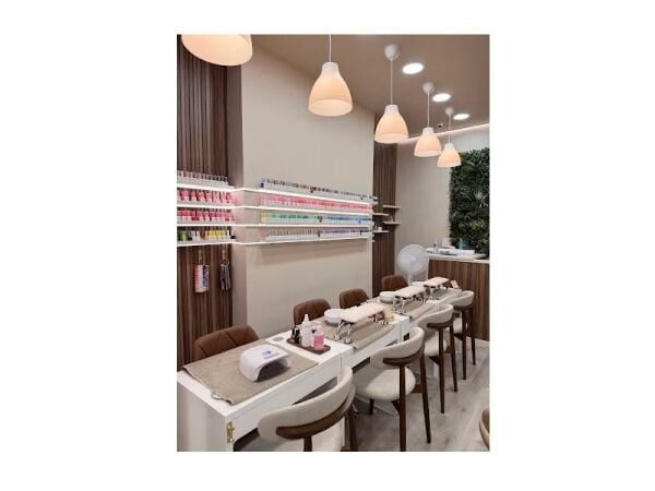 Beauty in Bloom – Trend-Led Nail & Beauty Studio