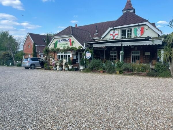 Traditional Italian Restaurant/Pizzeria & Staff and Owners Accommodation Traditional Italian Restaurant/Pizzeria & Staff and Owners Accommodation