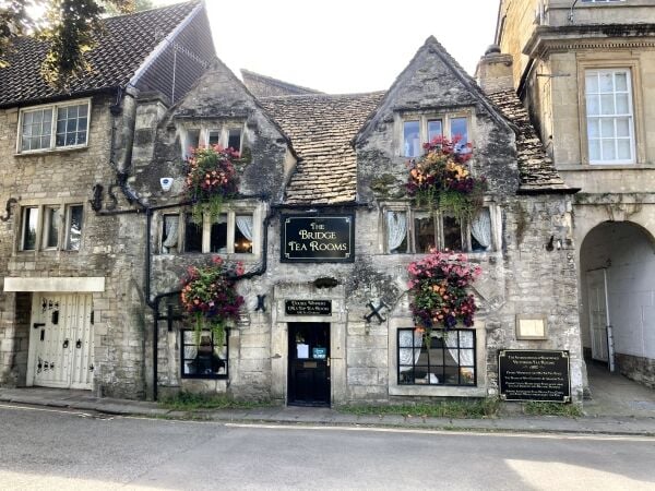 FAMOUS LICENSED DAYTIME TEA ROOM FAMOUS LICENSED DAYTIME TEA ROOM