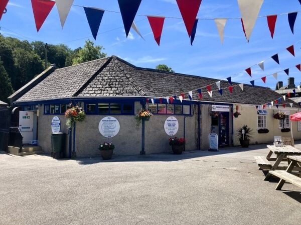 LAUNDERETTE & COMMERCIAL LAUNDRY LAUNDERETTE & COMMERCIAL LAUNDRY