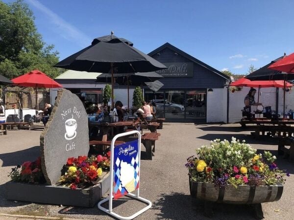 Freehold café/coffee shop in the heart of the Loch Ness tourist village