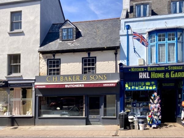 VERSATILE EMPTY HIGH STREET PREMISES VERSATILE EMPTY HIGH STREET PREMISES