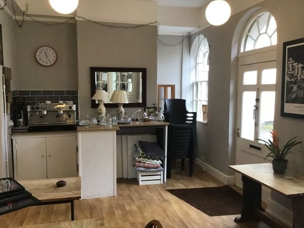 ATTRACTIVE COFFEE SHOP, BISTRO, CAFE in AFFLUENT MONMOUTHSHIRE TOWN ATTRACTIVE COFFEE SHOP, BISTRO, CAFE in AFFLUENT MONMOUTHSHIRE TOWN