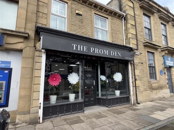 Vacant Unit For Sale in Brighouse