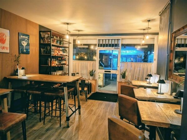 INDEPENDENT TAPROOM, WINE BAR, AND SHOP INDEPENDENT TAPROOM, WINE BAR, AND SHOP