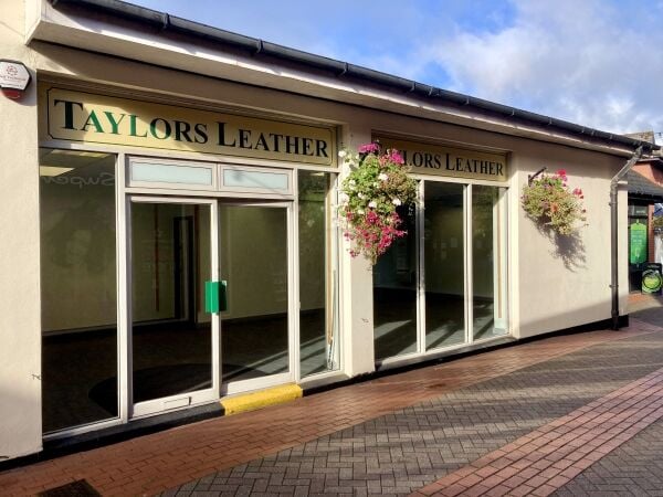 EMPTY RETAIL PREMISES EMPTY RETAIL PREMISES