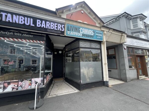 Retail Premises in a Prime Position To Let For Sale in Newton Abbot