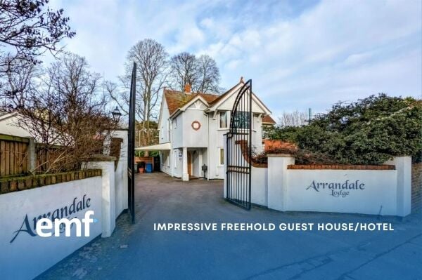 Impressive Freehold Guest House/Hotel