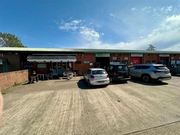 LEASEHOLD OUTSIDE CATERING BUSINESS
OPERATING FROM A FULLY EQUIPPED DARK KITCHEN UNIT LEASEHOLD OUTSIDE CATERING BUSINESS
OPERATING FROM A FULLY EQUIPPED DARK KITCHEN UNIT
