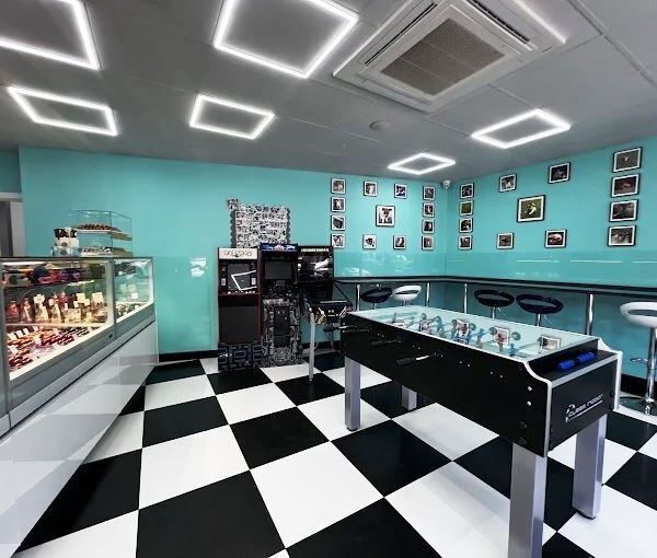Ice Cream, Coffee & Dessert Bar for Sale Ice Cream, Coffee & Dessert Bar for Sale