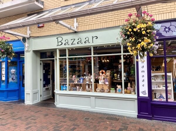 AWARD WINNING GIFTS & GREETING CARDS OUTLET