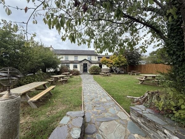 Well-known Countryside Freehouse Set In Large Grounds For Sale in Newton Abbot Well-known Countryside Freehouse Set In Large Grounds For Sale in Newton Abbot