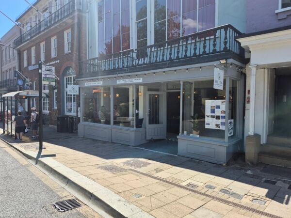 Highly Reputable Cafe in a Prime High Street Location Opposite Windsor Castle Highly Reputable Cafe in a Prime High Street Location Opposite Windsor Castle