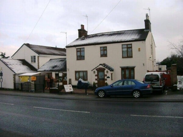 Pet Supply Store and Cattery With Accommodation Photo 1