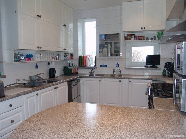 10 bedroom Victorian B&B / Hotel with owners accommodation set in the village of Combe Martin Photo 10