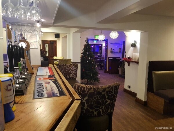 100 seater restaurant with 40 space bar. Outside decking area for 50, Beer garden for 80 Photo 10