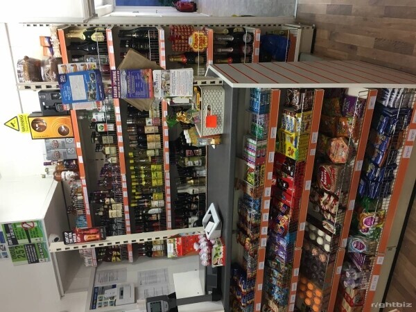 Eastern European shop for sale in Little Thrurock with a spacious garage, garden and basement Photo 10