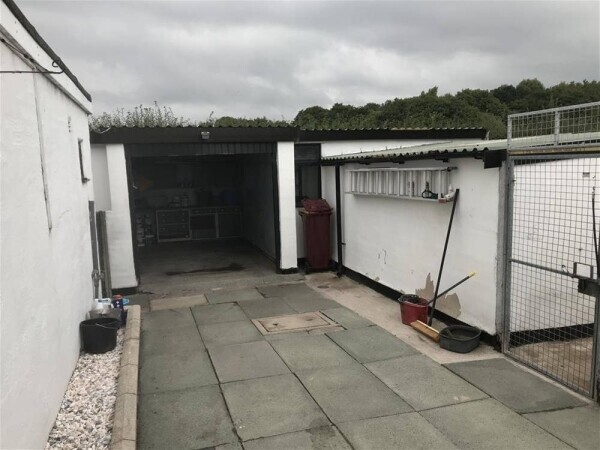 FREEHOLD BOARDING KENNELS & CATTERY WITH CHARMING PRIVATE RESIDENCE FOR SALE IN RAINFORD VILLAGE Photo 10