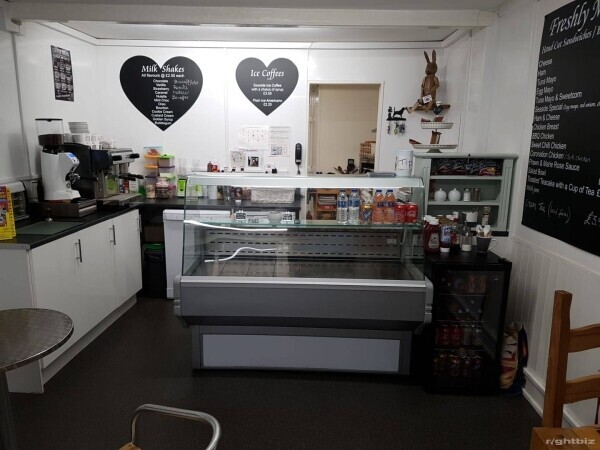 Cafe / Sandwich shop and breakfast shop in a busy area Photo 10