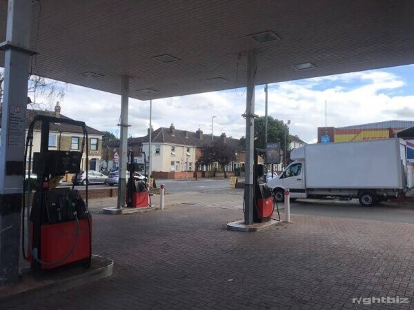 *TEXACO PETROL STATION FOR RENT* With 4 x Filling Pumps - Double Sided *With Convince Store* Photo 10