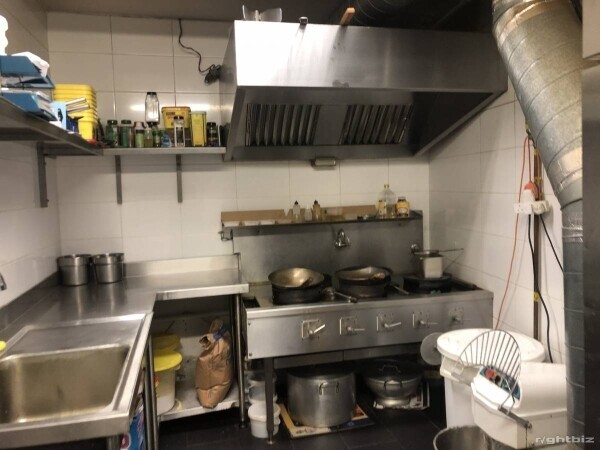 Takeaway and fish and chips shop fully equipped Photo 10