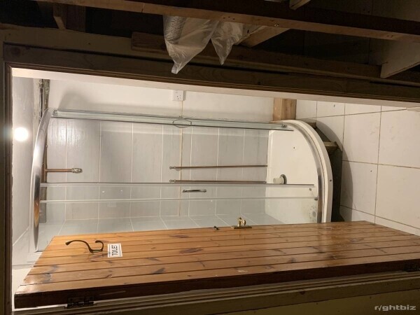 We have a very good location pizza takeaway with a two oven and also it has another kitchen Photo 10