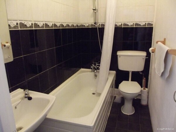 B&B Tenby, Pembrokeshire. 5 en-suite guest rooms. Owners accommodation with potential art studio. Photo 10