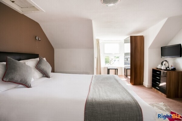 Corner Hotel for Sale - Well presented town centre Hotel for sale in golfing Mecca Photo 10