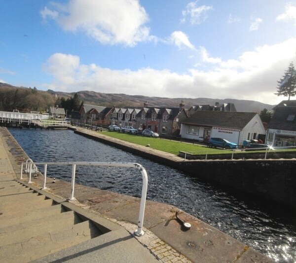 Class 3 Hot Food Takeaway / Cafe in Excellent Canalside Location for Lease Photo 10
