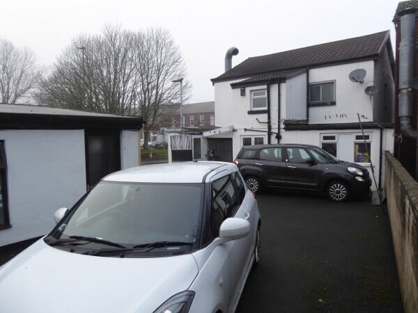 Freehold A5 Commercial Premises with 4 bedroom flat Takeaway Potential Restaurant Business For Sale Photo 10