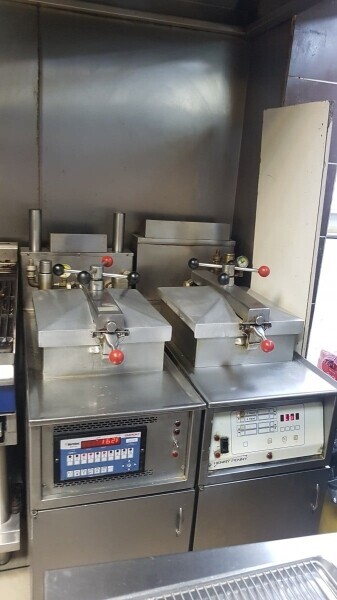 Profitable Chicken & Pizza shop with four bedroom flat for sale at a prime location Hounslow Photo 10