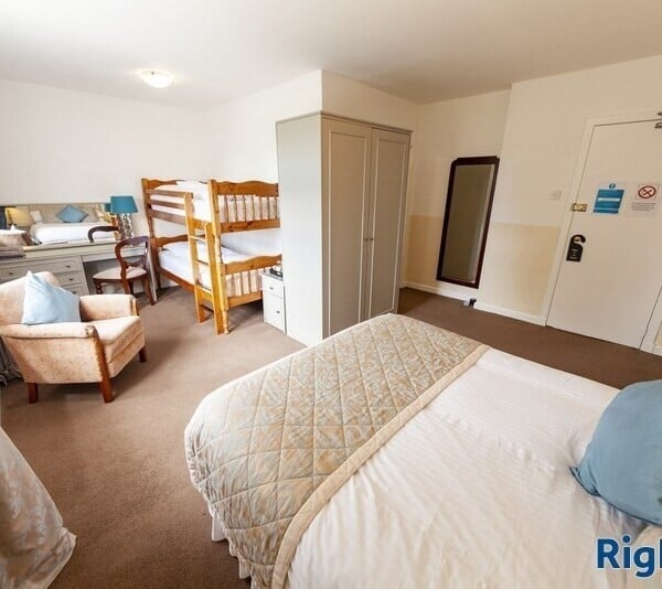 Highly Attractive 13-Bedroom Hotel Situated in Arisaig Photo 10