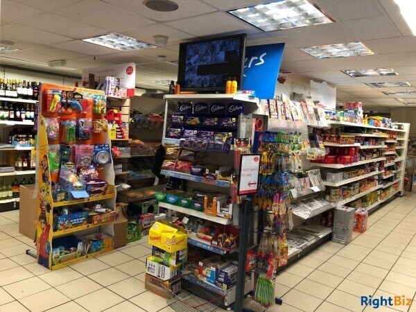 Post Office & Convenience Store with 2 Bed Accommodation in Beautiful Village Location Photo 10