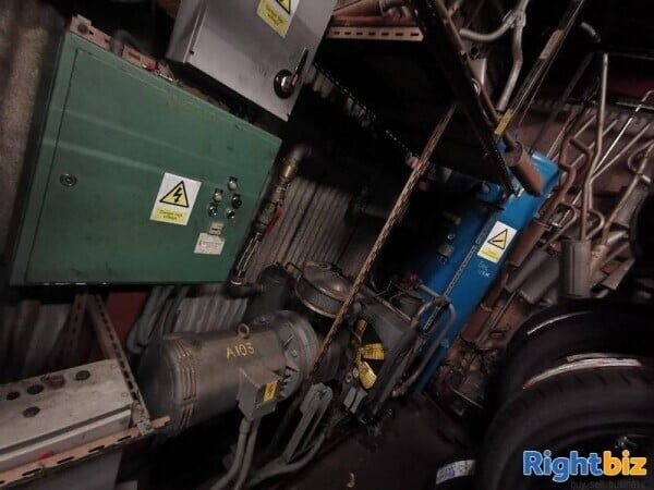 Well known traditional garage for sale Photo 10