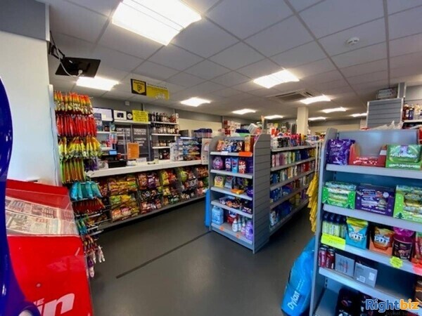 Leasehold Convenience Store & Off License Located In Atherstone Photo 10