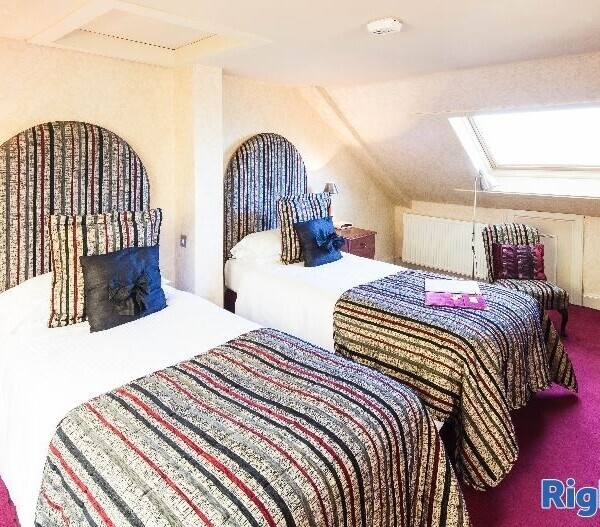For Sale - Well Presented 6-Bedroom Guesthouse in Affluent Tourist Town in Central Scotland. Photo 10