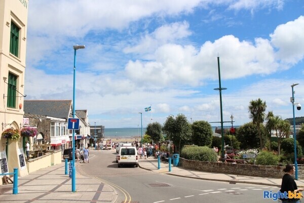 SAUNDERSFOOT BEACH FRONT - TRADITIONAL PUB OVERLOOKING SAUNDERSFOOT BEACH Photo 10
