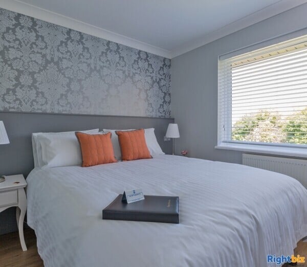 High Quality Home & Income B&B - Lymington Photo 8
