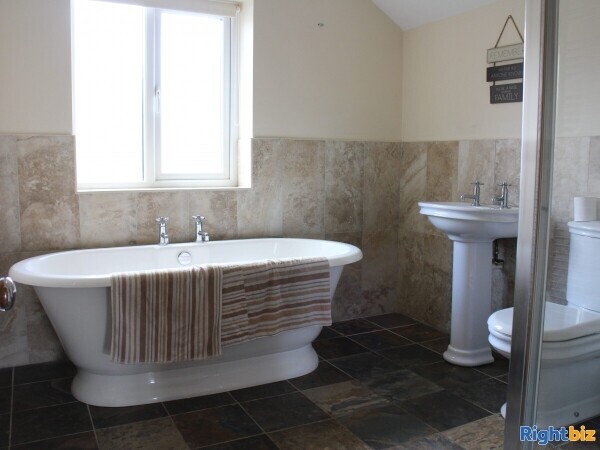EDGE OF VALE OF BELVOIR - SPACIOUS FOOD LED PUBLIC HOUSE Photo 10