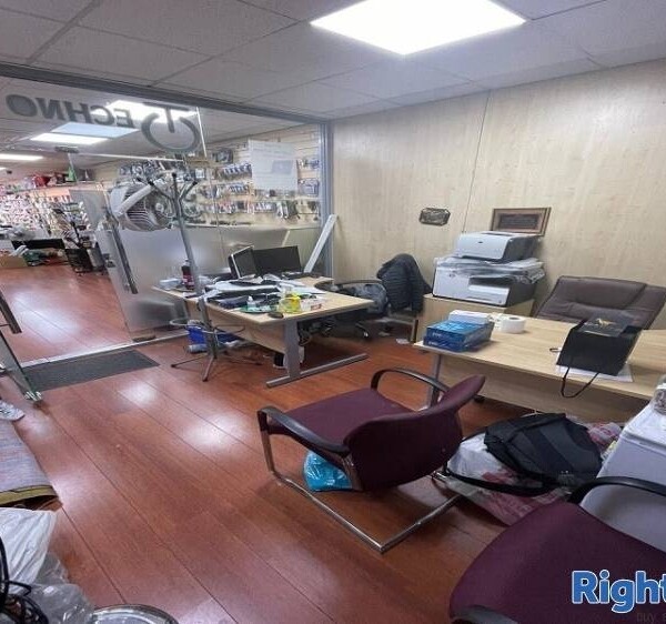 Well established Mobile phone, Vaping shop & Men’s hairdressers For Sale Photo 10